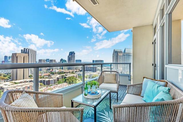 700 W E St, San Diego CA: https://media.crmls.org/mediaz/7f3630d8-469b-4038-95dd-66d83cfb001a.jpg
