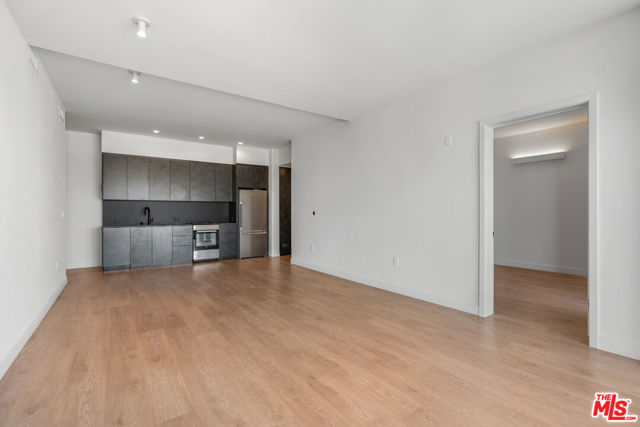 10700 Tabor Street, Los Angeles CA: https://media.crmls.org/mediaz/7f36ce63-bb91-4de4-ac8a-298f3a83d926.jpg