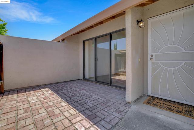 835 Villa Ter, Brentwood CA: https://media.crmls.org/mediaz/7f36ed9f-ec49-4481-a92b-8496c84cfa57.jpg