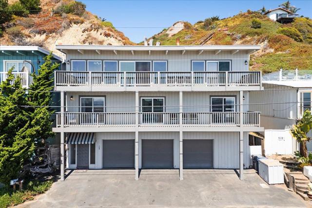 617 Beach Drive, Aptos CA: https://media.crmls.org/mediaz/7f370c1d-ce35-4835-984b-d4eb02815892.jpg