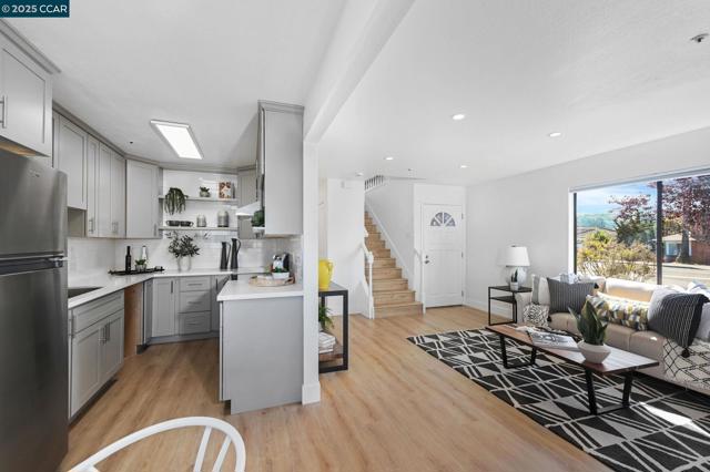 22095 Betlen Way, Hayward CA: https://media.crmls.org/mediaz/7f3745f1-dd96-47da-9612-b12a099c6083.jpg