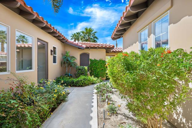 80305 Cedar, La Quinta CA: https://media.crmls.org/mediaz/7f374a8a-fd33-4490-b423-cfcb1ea36cda.jpg