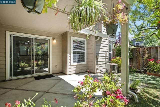 305 Daybreak Court, San Ramon CA: https://media.crmls.org/mediaz/7f375751-e3d0-4605-908b-f40d700dee75.jpg
