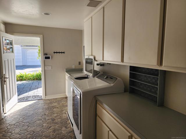 1402 Via Mil Cumbres, Solana Beach CA: https://media.crmls.org/mediaz/7f377233-6ab8-4b2d-ad10-7872f6b4066e.jpg