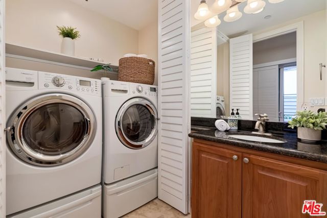 16123 W SUNSET Boulevard, Pacific Palisades CA: https://media.crmls.org/mediaz/7f37ce30-0acd-4e68-899b-d6318c6564f4.jpg