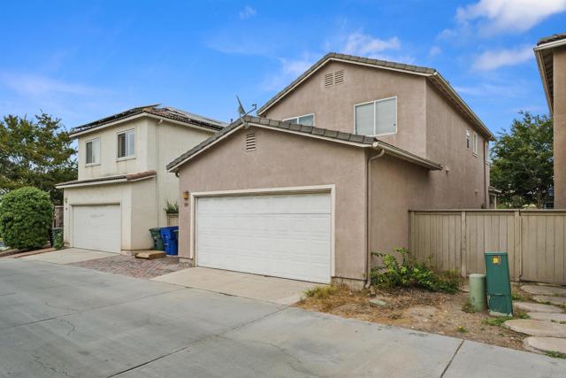 1583 GOLD RUN Road, Chula Vista CA: https://media.crmls.org/mediaz/7f37d786-baa4-4886-baee-76cb7c6ffe94.jpg