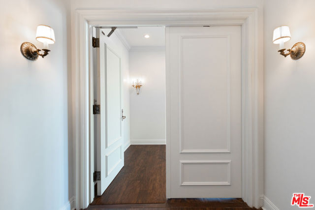 10580 Wilshire Boulevard, Los Angeles CA: https://media.crmls.org/mediaz/7f37ef06-1ae4-470a-8f83-d029d2c6b402.jpg