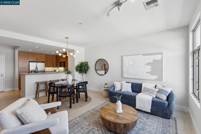 438 W Grand Ave, Oakland CA: https://media.crmls.org/mediaz/7f37fdce-1f35-466d-8d9f-656ac6fd22ff.jpg