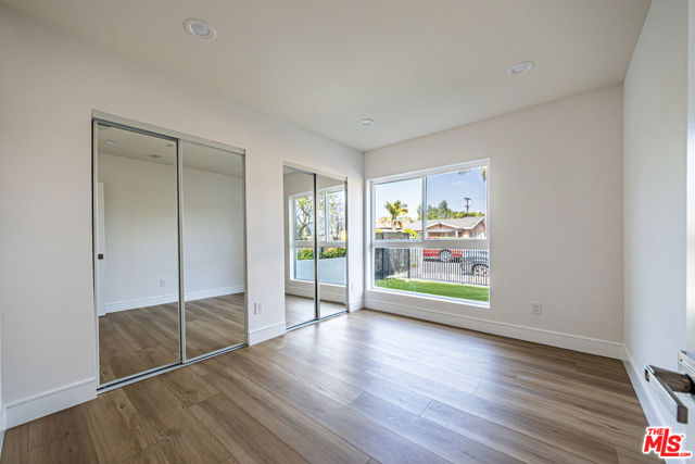 2055 S Garth Avenue, Los Angeles CA: https://media.crmls.org/mediaz/7f38269c-8b1e-4d40-ac23-cbe04ddceec3.jpg