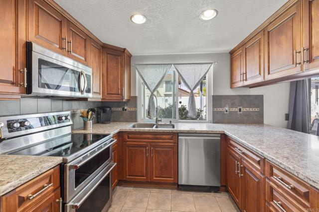 Detail Gallery Image 11 of 54 For 9126 Sinsonte Ln, Lakeside,  CA 92040 - 4 Beds | 3 Baths