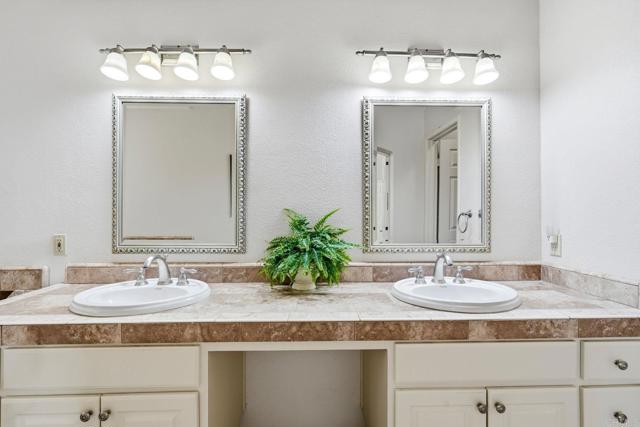 Detail Gallery Image 16 of 62 For 28766 Vista Valley Dr, Vista,  CA 92084 - 2 Beds | 2 Baths