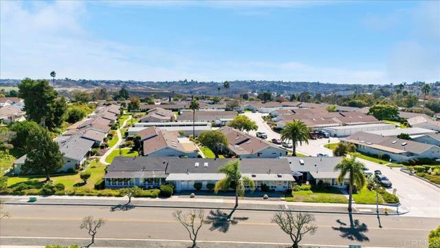 Detail Gallery Image 2 of 47 For 3685 Vista Campana N #56,  Oceanside,  CA 92057 - 3 Beds | 2 Baths