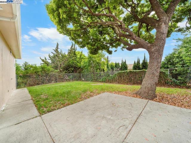 2457 San Carlos Ave, Castro Valley CA: https://media.crmls.org/mediaz/7f398fdb-93d5-4d59-bb6e-4df346680242.jpg