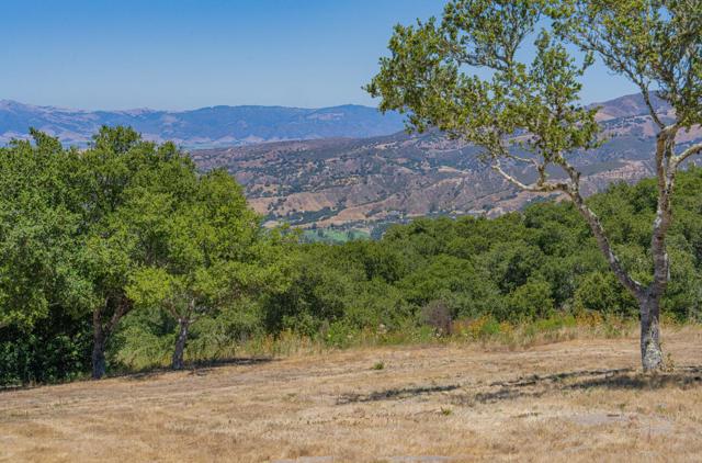 12167 Saddle Road, Carmel Valley CA: https://media.crmls.org/mediaz/7f39b3b6-4a87-4422-a8fc-a888aaf1403d.jpg