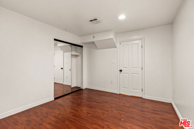 2667 Menlo Avenue, Los Angeles CA: https://media.crmls.org/mediaz/7f39b823-2b55-4ab0-8fb5-098952ffe996.jpg