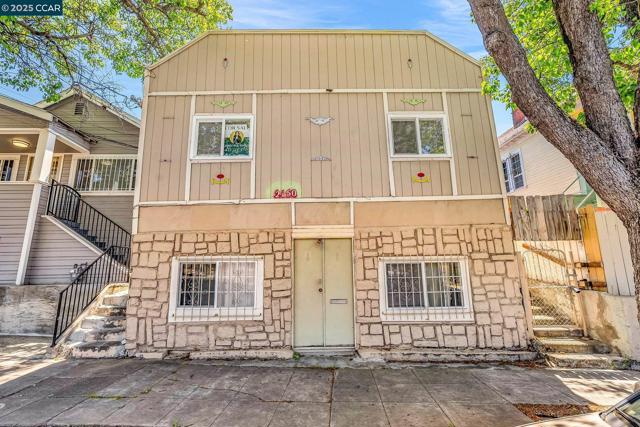 2150 35Th Ave, Oakland CA: https://media.crmls.org/mediaz/7f3a359b-1dfe-471f-ac14-0e76aa0f7a48.jpg