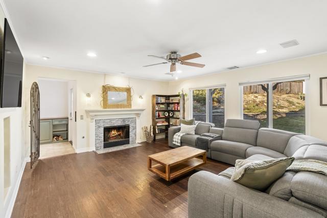 1328 Woodhaven Dr, Oceanside CA: https://media.crmls.org/mediaz/7f3ab961-5d1d-4449-bbe3-6c654e151b9e.jpg