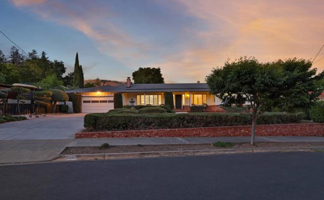 136 Gordon Avenue, San Jose CA: https://media.crmls.org/mediaz/7f3b1cc0-37e0-4103-a2bf-044b1f24cafd.jpg