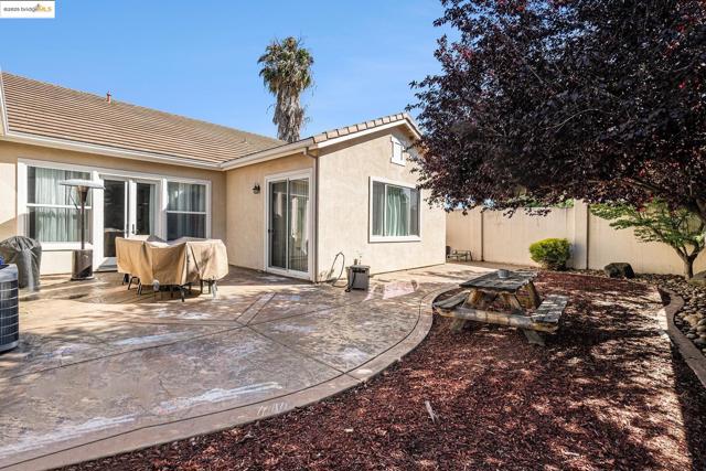 1839 Elizabeth Way, Brentwood CA: https://media.crmls.org/mediaz/7f3b8163-0446-4d2d-b99a-e90eef8d89ec.jpg