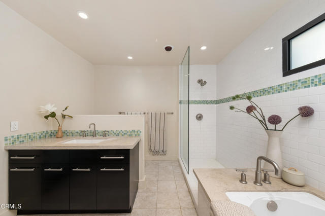 Detail Gallery Image 27 of 37 For 11915 Gorham Ave #3,  Los Angeles,  CA 90049 - 2 Beds | 2 Baths