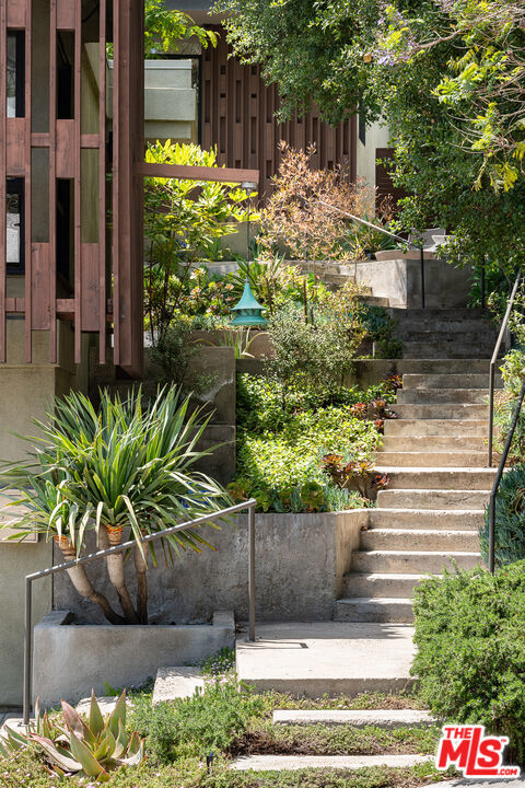1855 Redcliff Street, Los Angeles CA: https://media.crmls.org/mediaz/7f3b93f4-531a-45eb-a6dc-37d3b3b4a44d.jpg
