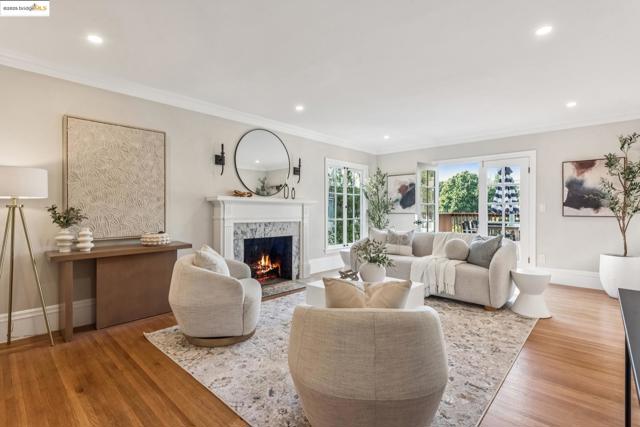 725 Carlston Ave, Oakland CA: https://media.crmls.org/mediaz/7f3b998c-a776-412d-9d7e-f788b2a24395.jpg