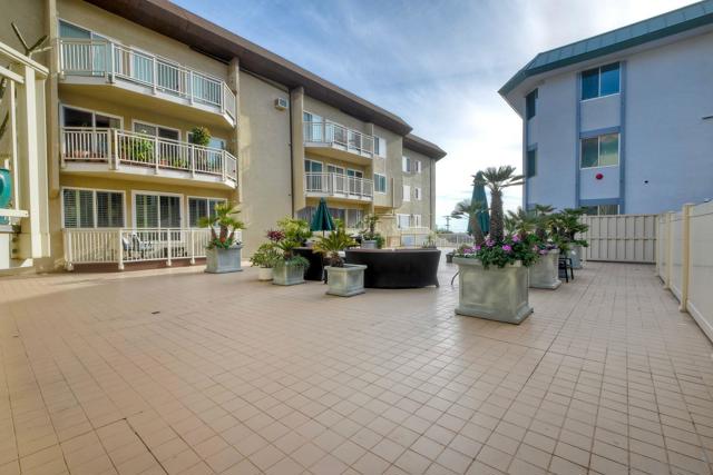 5370 La Jolla Blvd, La Jolla CA: https://media.crmls.org/mediaz/7f3bdc7f-7b10-4d02-9195-32c27985e432.jpg