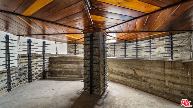 18762 Wells Drive, Tarzana CA: https://media.crmls.org/mediaz/7f3c0908-37cc-4752-ab6a-9ffc909fc3c1.jpg