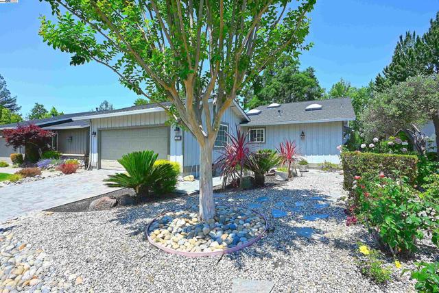 727 Paradise Valley Ct, Danville CA: https://media.crmls.org/mediaz/7f3c1095-1e4e-4857-9990-7fd580d3df17.jpg