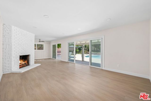 23414 Dolorosa Street, Woodland Hills CA: https://media.crmls.org/mediaz/7f3c2aaa-0f41-4935-a595-2340a522003b.jpg