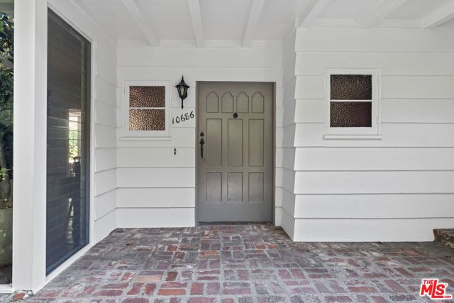 Image 3 of 72 For 10686 Somma Way