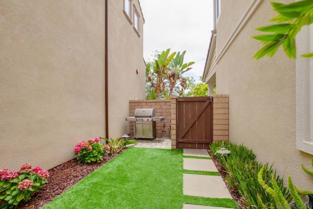 13571 Lopelia Meadows Pl, San Diego CA: https://media.crmls.org/mediaz/7f3c9b6a-2282-4347-a8fb-01fab18947c9.jpg