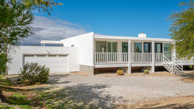 6946 Lennox Avenue, Yucca Valley CA: https://media.crmls.org/mediaz/7f3d30c7-4ee0-4e63-bc72-c367b25b30e0.jpg