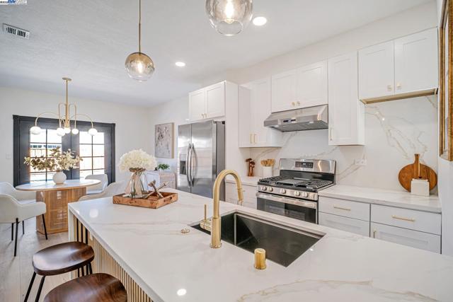 6588 Flanders Dr, Newark CA: https://media.crmls.org/mediaz/7f3d4929-4e94-4d07-80a7-bd66dc0d4176.jpg