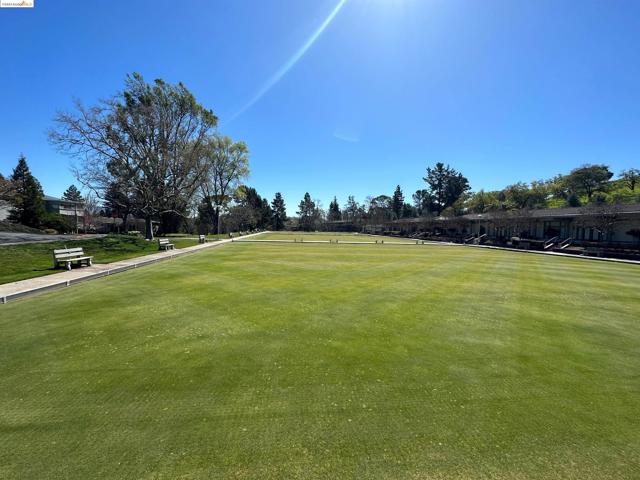 1910 Skycrest Dr, Walnut Creek CA: https://media.crmls.org/mediaz/7f3d99ef-ca43-4168-b49a-2e400fa21535.jpg