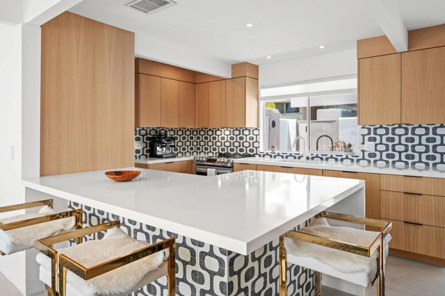 1740 N Via Miraleste, Palm Springs CA: https://media.crmls.org/mediaz/7f3dbc89-c84c-4c7d-a276-0d560d37c77f.jpg