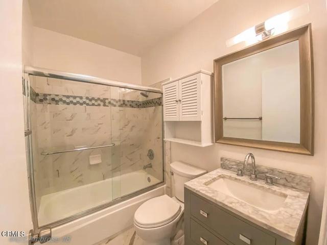 Detail Gallery Image 11 of 14 For 4423 Ambrose Ave #8,  Los Angeles,  CA 90027 - 2 Beds | 2 Baths