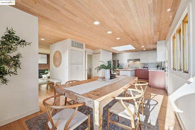 19 Highland Blvd, Kensington CA: https://media.crmls.org/mediaz/7f3eb913-24ec-435b-aa25-f27697ca0d5e.jpg