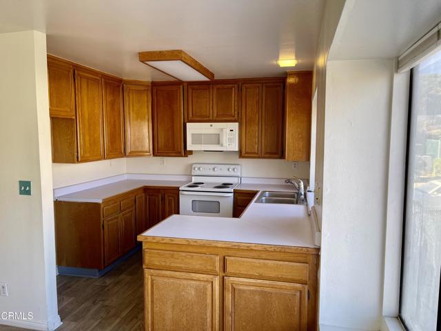 4857 Loma Vista Road, Ventura CA: https://media.crmls.org/mediaz/7f3f1326-5af2-42a3-a6f6-13edf6ca22df.jpg