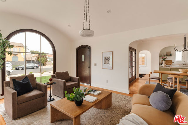 3029 S Norton Avenue, Los Angeles CA: https://media.crmls.org/mediaz/7f3f28aa-82a1-4f05-b1da-cbbc1b620544.jpg