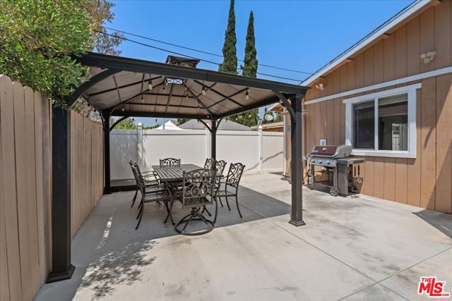 6443 Matilija Avenue, Van Nuys CA: https://media.crmls.org/mediaz/7f3f527d-c559-4690-99fc-b002a4bacf91.jpg