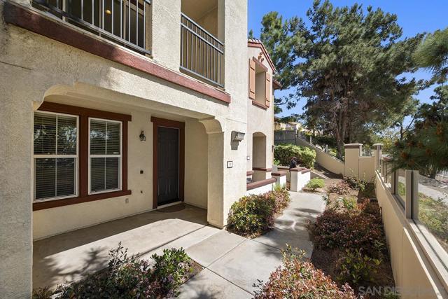 1338 Caminito Fabrizio, Chula Vista CA: https://media.crmls.org/mediaz/7f3f6389-d073-42c7-b770-654a84cc5ea5.jpg