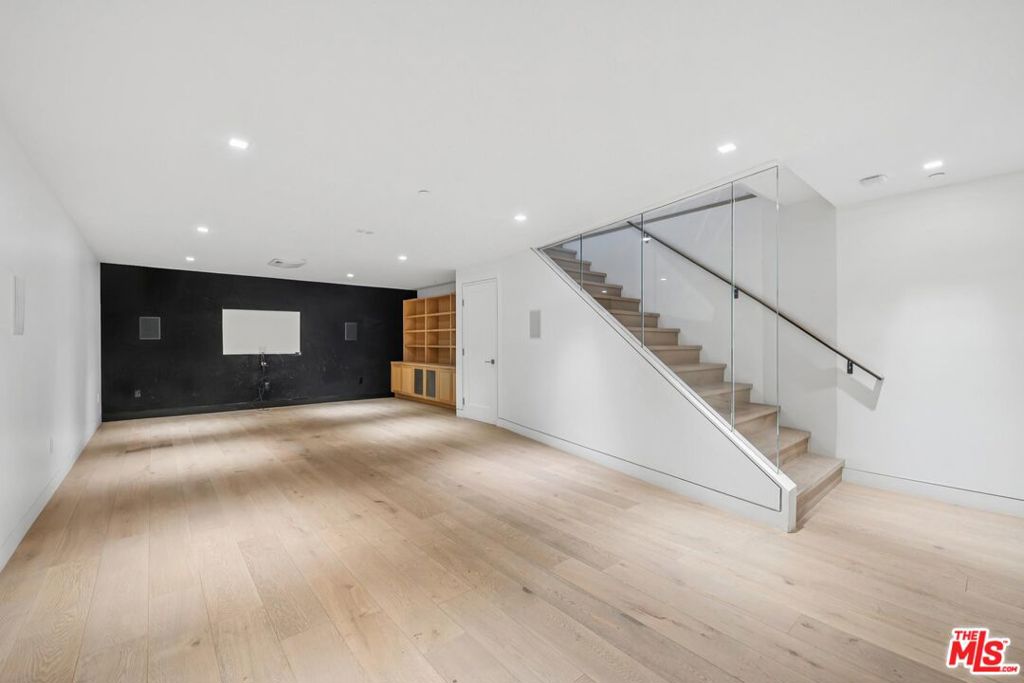 https://media.crmls.org/mediaz/7f3fc688-b4ec-48b7-82d2-5b976ca00f59.jpg?preset=X-Large