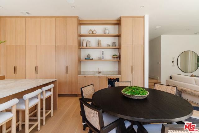 4508 Vesper Avenue, Sherman Oaks CA: https://media.crmls.org/mediaz/7f3ffd14-9136-4198-89ec-94e5217c4584.jpg