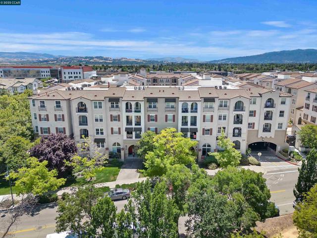 3240 Maguire Way, Dublin CA: https://media.crmls.org/mediaz/7f4018f1-4ff6-4d48-8c0a-dabcbe5fa226.jpg