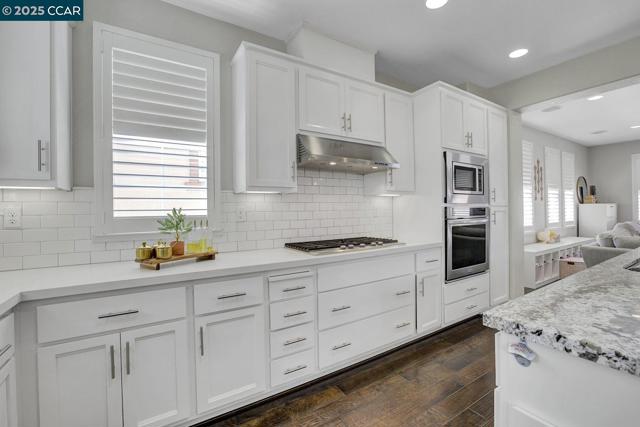 244 Selby Ln, Livermore CA: https://media.crmls.org/mediaz/7f402782-6ad4-4268-9385-70480379d792.jpg