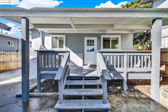 1232 78Th Ave, Oakland CA: https://media.crmls.org/mediaz/7f4114ee-f576-47c4-916c-93490131d838.jpg