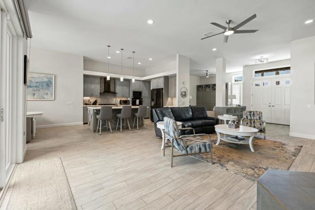 6 Taylor Avenue, Palm Desert CA: https://media.crmls.org/mediaz/7f41889b-d048-40a1-9a5f-ef293062e65f.jpg