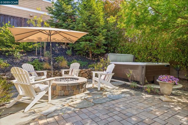 104 Silva Ct, Martinez CA: https://media.crmls.org/mediaz/7f42a73e-287a-4583-a2bd-0bae2e6668b3.jpg