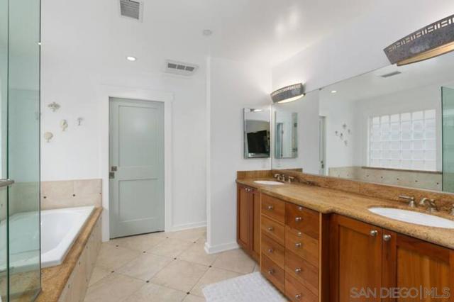 840 C Ave, Coronado CA: https://media.crmls.org/mediaz/7f42f605-23ef-4aee-b557-3d414e93d86e.jpg